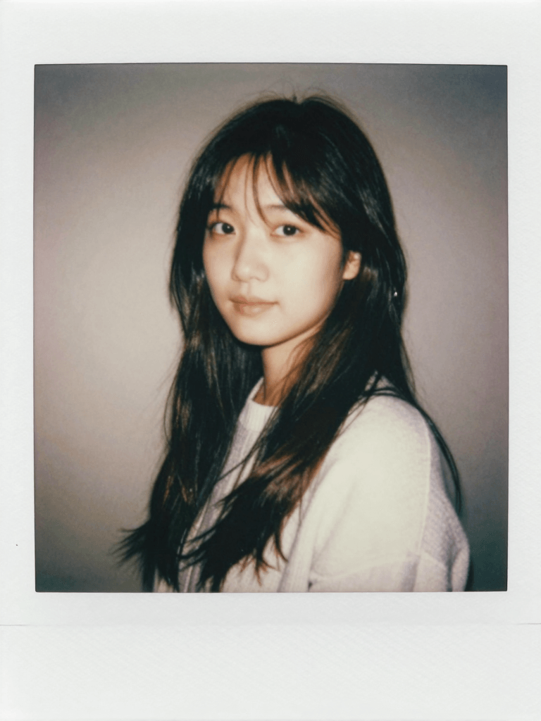 Ophelia เครื่องมือสร้างภาพ AI ฟรี – พรอมต์:Photograph of an Asian woman with long hair, bangs, and a white sweater, medium-…